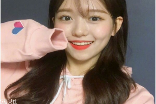 女生卷發發型圖片 學生長卷發發型圖片