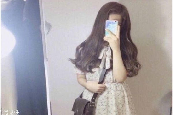 微卷長發發型 女生微卷長發圖片