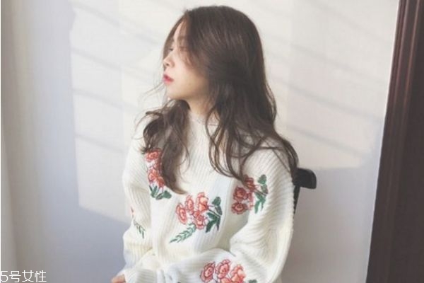微卷長發發型 女生微卷長發圖片