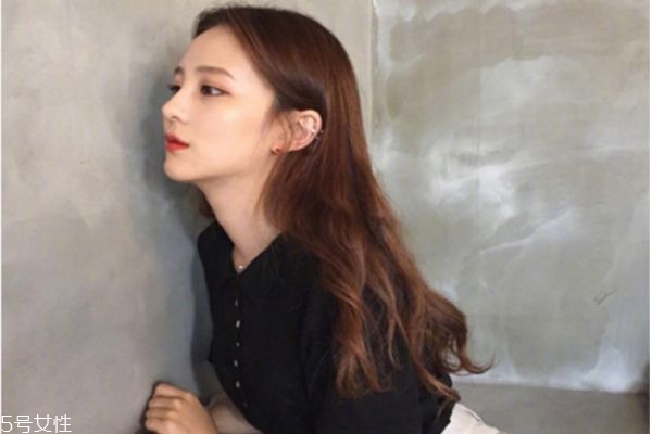 女生卷發發型圖片 學生長卷發發型圖片