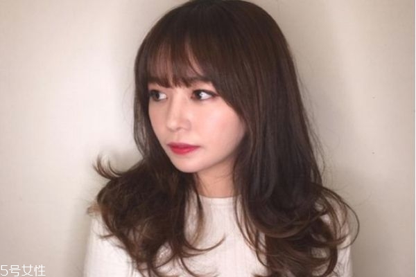 微卷長發發型 女生微卷長發圖片