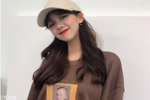 女生卷發發型圖片 學生長卷發發型圖片