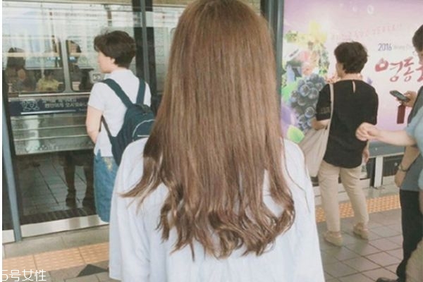長卷發發型背影圖片 學生長卷發發型圖片