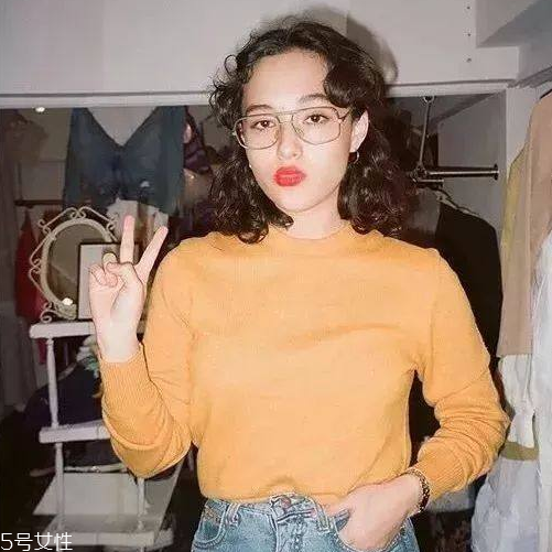 長卷發怎么扎好看圖解 長卷發扎法步驟