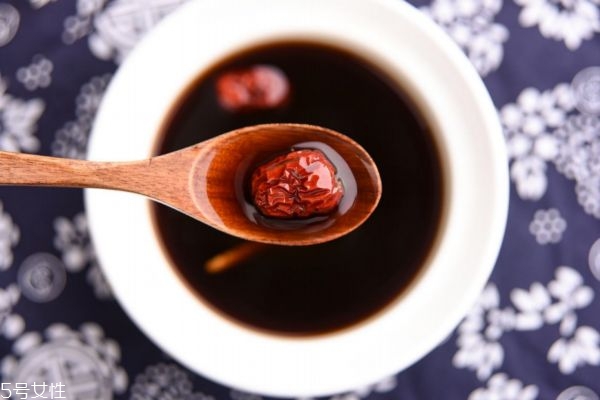 經期能喝紅糖水嗎 喝紅糖水能緩解痛經