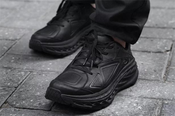 hoka one one怎么讀 發音很特別