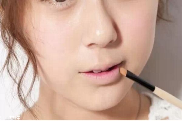 新手唇妝教學,3招打造完美唇妝