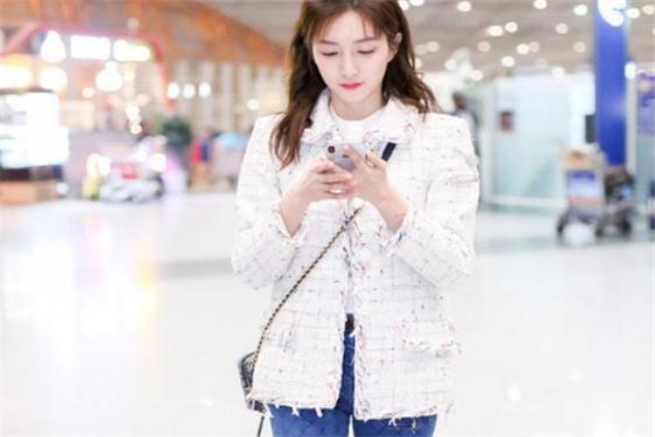 小香風外套適合多大年齡 優雅美麗的象征
