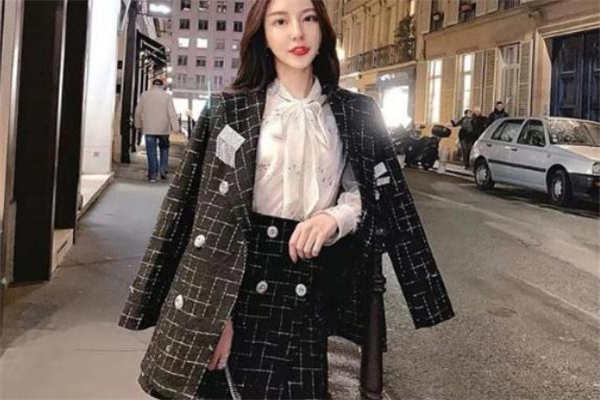小香風外套適合多大年齡 優雅美麗的象征
