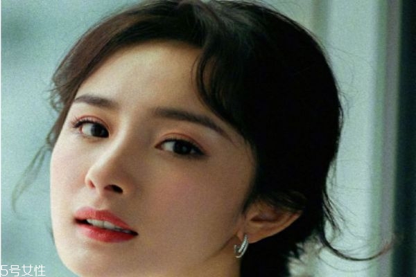 瓜子臉大額頭適合什么發型 長臉大額頭女生適合發型