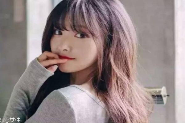 瓜子臉大額頭適合什么發型 長臉大額頭女生適合發型