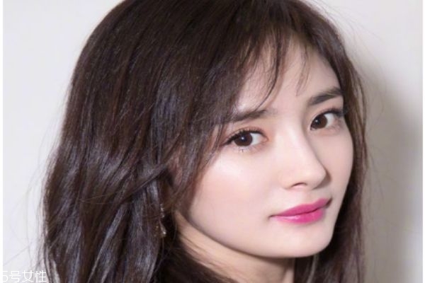 瓜子臉大額頭適合什么發型 長臉大額頭女生適合發型