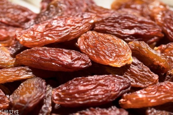 新疆葡萄干價(jià)格多少錢(qián)一斤 新疆葡萄干黑加侖