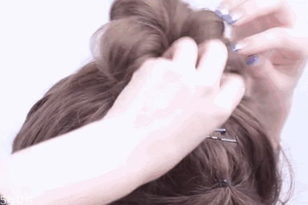 一分鐘懶人盤發丸子頭 高聳簡單丸子頭扎法