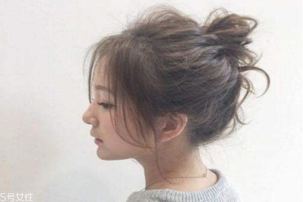 一分鐘懶人盤發丸子頭 高聳簡單丸子頭扎法
