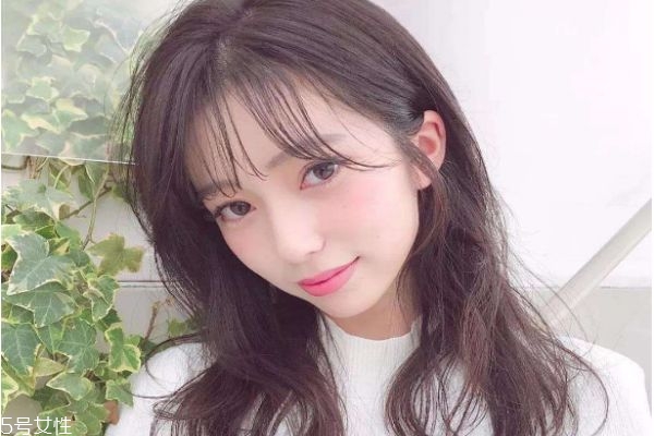 臉大圓適合什么發型 適合大臉女生的發型