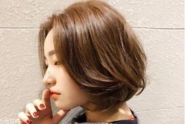 接近黑色的染發顏色 低調但是顯氣色的發色