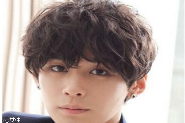 男生可以燙什么發型 男生流行燙發