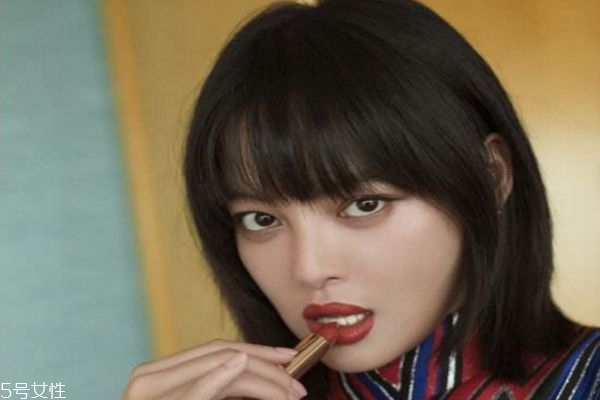 接近黑色的染發顏色 低調但是顯氣色的發色