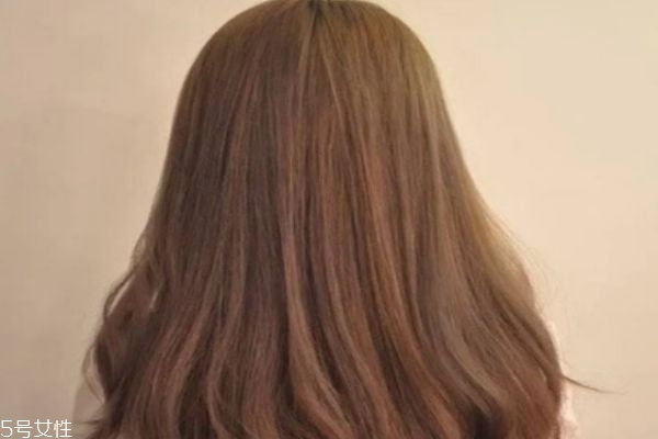 接近黑色的染發顏色 低調但是顯氣色的發色
