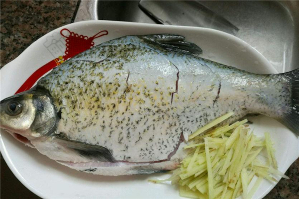 鯧鳊魚(yú)怎么蒸好吃 清蒸鯧鳊魚(yú)做法