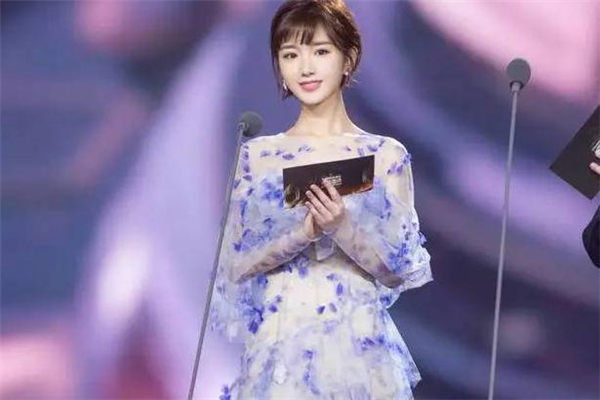短發女生穿什么裙子好看 魅力值大增