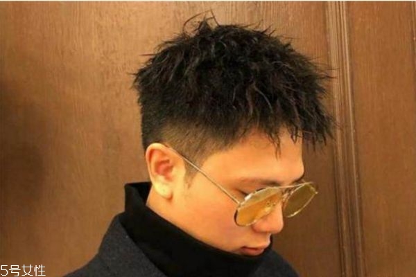 頭發硬燙錫紙燙好看嗎 發質硬的人適合錫紙燙嗎