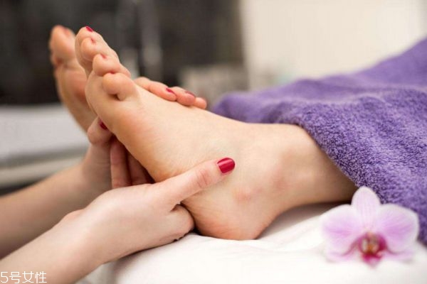 中醫按摩穴位減肥 按摩大腿減肥的方法