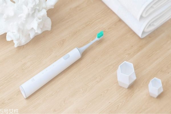 電動牙刷充電的好還是電池的好 充電和電池牙刷的優缺點