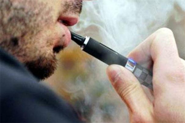 吸煙會導致臉上起痘痘嗎 吸煙對皮膚有什么影響