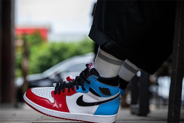 aj1北卡藍芝加哥發售時間 aj1漆皮北卡藍芝加哥拼接配色