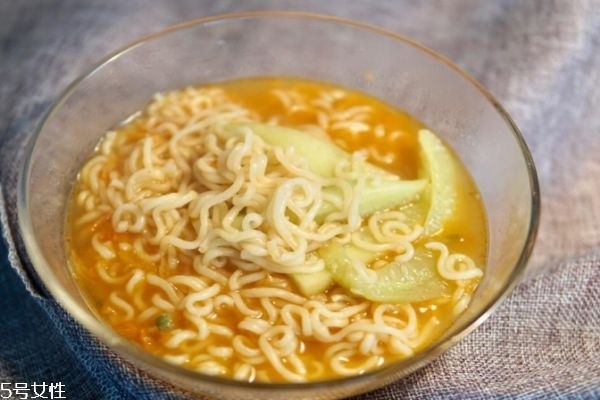 吃什么可以減肥 泡面會發胖嗎