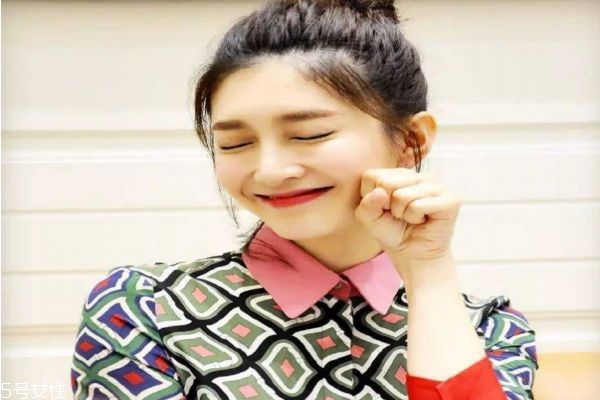 為什么女生喜歡向愛的人撒嬌呢 女生撒嬌的常見幾種表現