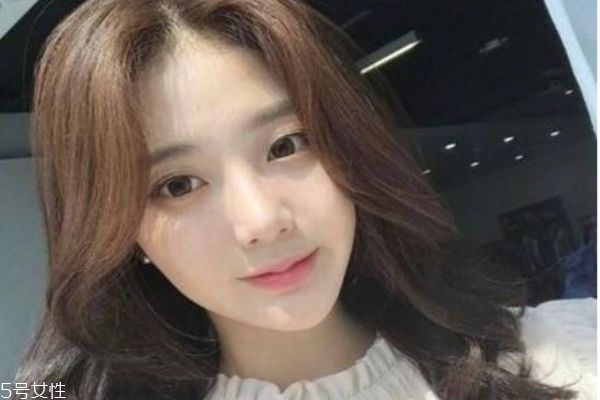 額頭窄適合什么劉海 額頭窄適合最佳發型
