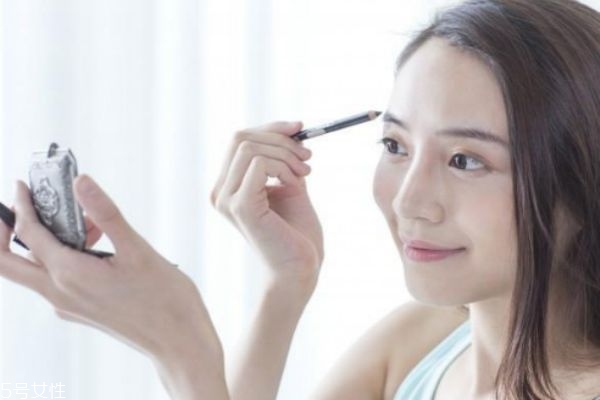 眉筆可以長期用嗎 貴的眉筆和便宜的區別