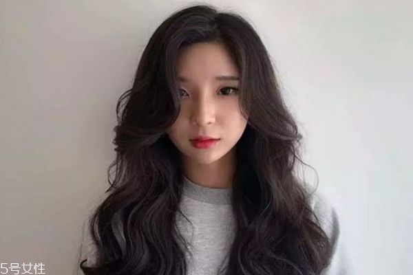 中長發配什么卷好看 好看的中長發卷發發型