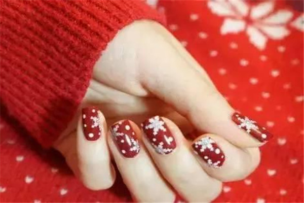 美甲可以保持多久 美甲應該怎么保養(yǎng)