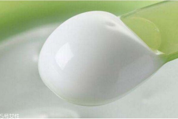 面霜和乳液有什么區別 面霜和乳液有哪些不同點