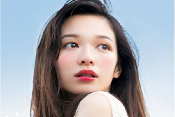 化妝失手應該如何補救 化妝的常見誤區有哪些