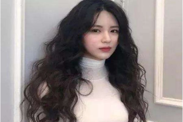 臉大什么發型顯臉小 臉大女生顯臉小的發型