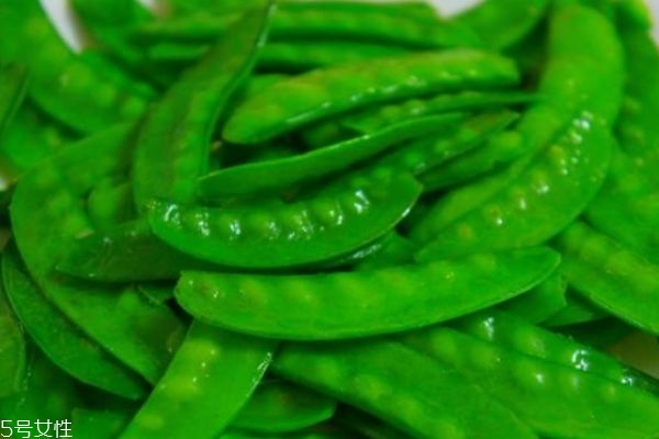 吃荷蘭豆有什么作用呢 荷蘭豆生長在什么環境里呢