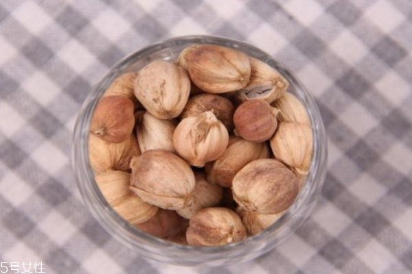 什么是白豆蔻呢 白豆蔻有什么營養(yǎng)價(jià)值呢