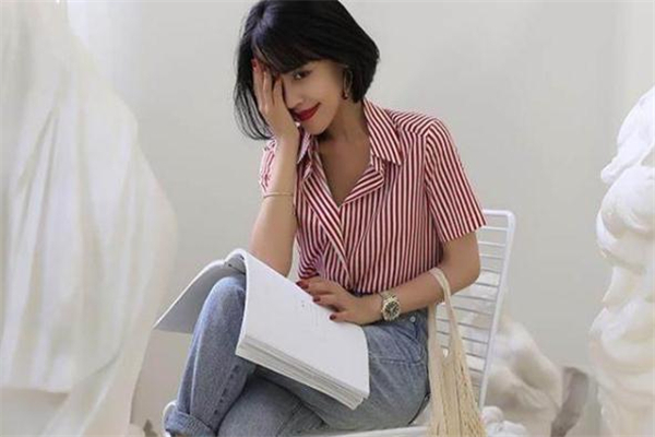短發女生適合穿什么衣服 短發女生穿搭建議