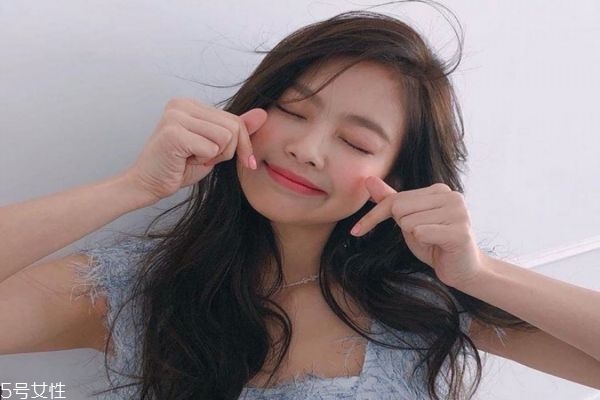 如何讓一個女生喜歡你 女孩喜歡男生的表現