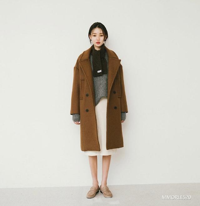 長款羽絨服內搭什么好看 越簡單越經典