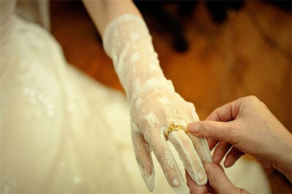 婚戒是男方買(mǎi)還是女方 婚戒是男方買(mǎi)還是互相買(mǎi)