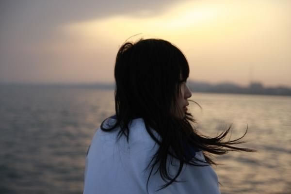 男生吊著你的表現 男生吊著女生什么意思