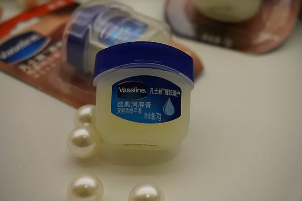 凡士林潤唇和晶凍的區別在哪里 凡士林和晶凍哪個功效好