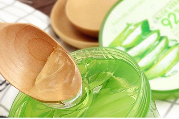 蘆薈膠擦臉發緊正常嗎 蘆薈膠有什么好處