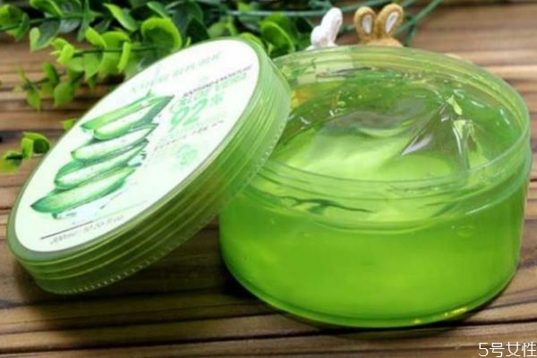 蘆薈膠擦臉發緊正常嗎 蘆薈膠有什么好處